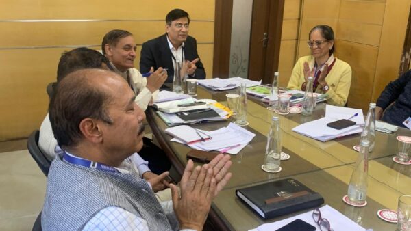 पशुधन में दुधारू पशुओं की संख्या बढ़ाने के लिए सरकार सेक्स सोर्टेड सीमन तकनीक को बढ़ावा दे रही है. इस तकनीक से बछिया पैदा होने की संभावना 85 से 90 प्रतिशत तक हो जाती है.