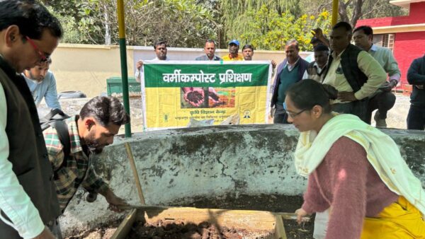 डॉक्टर रंजीत सिंह ने जैविक खेती के लाभों को बताते हुए कहा, कि कैसे जैविक विधियों से उगाई गई सब्जियों और फलों का स्वाद और पोषण स्तर बेहतर होता है.