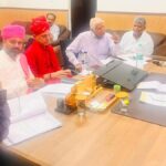 गोपालन विभाग की समीक्षा बैठक में गौशालाओं को समय पर अनुदान देने, गौशाला की भूमि पर हुए अतिक्रमण हटवाने पर चर्चा की.